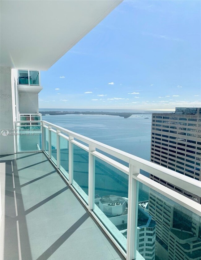 Building Photo - 950 Brickell Bay Dr