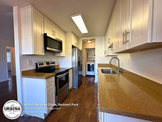 Foto del edificio - Move-In Ready Rohnert Park Condo with Pool...