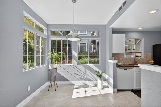 Building Photo - 7875 Canyon Meadow Cir