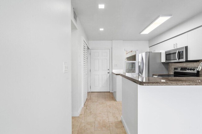 Foto del edificio - 2108 S Cypress Bend Dr