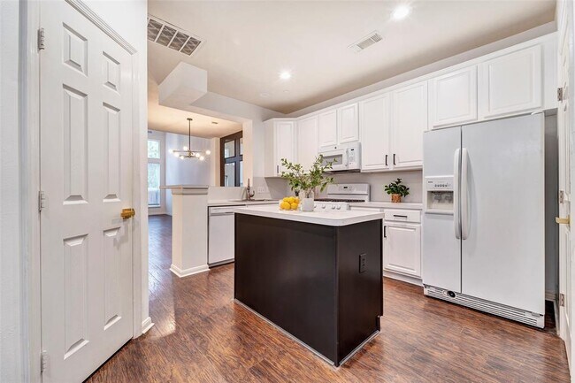 Building Photo - 10 S Piper Trace