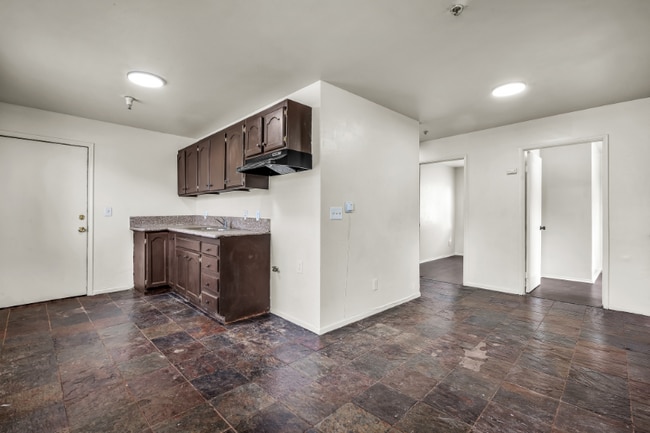 Foto del edificio - 5243 Huntington Dr