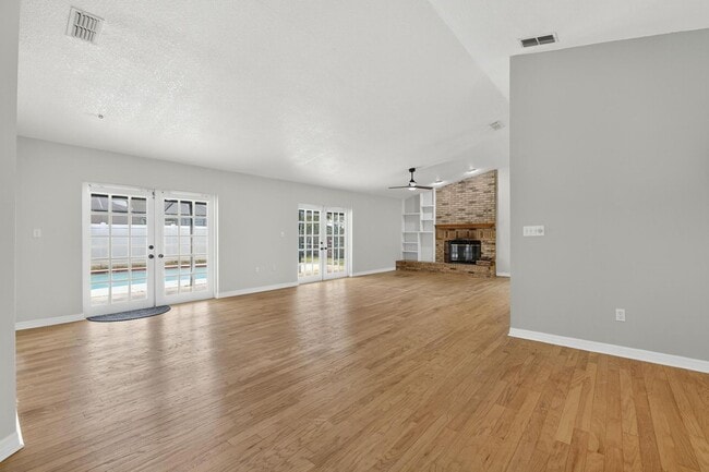Foto del edificio - Available Immediately!