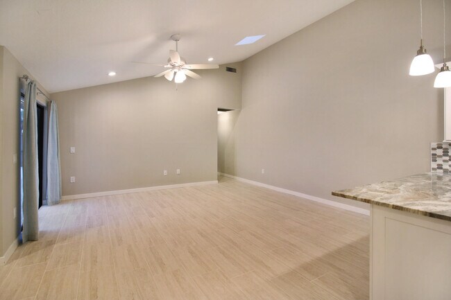 Foto del edificio - 9623 Boca Gardens Pkwy