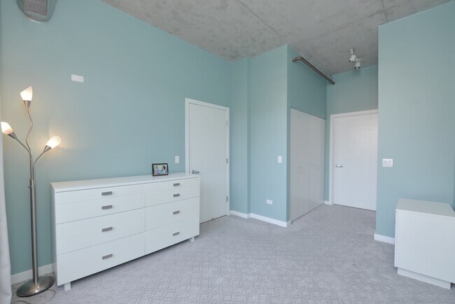 Foto del edificio - 1000 N Kingsbury St