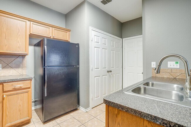 Foto del edificio - Walnut Street Duplex
