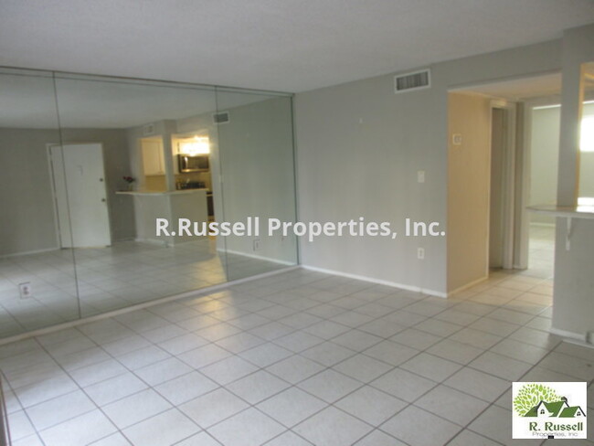 Building Photo - Sandy Cove ground floor 1 bedroom 1 bath -...