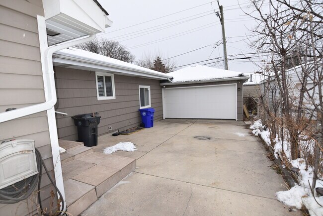 Foto del edificio - 8705 45th St