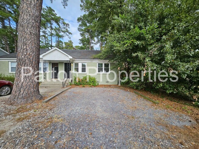 Building Photo - 1426-1430 Sunnyside Drive - Outside CoC - ...