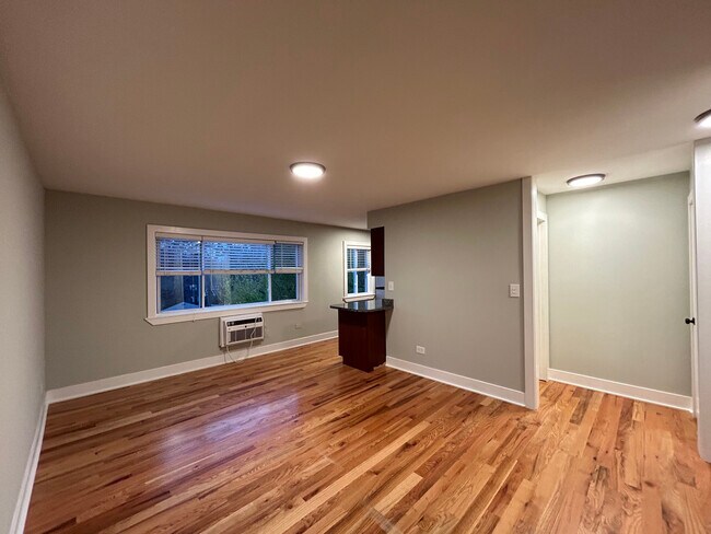 Foto del edificio - 696 Elm Pl