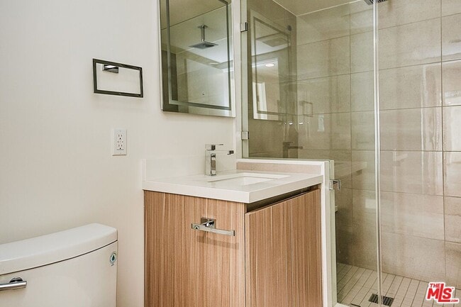 Foto del edificio - 328 N Maple Dr