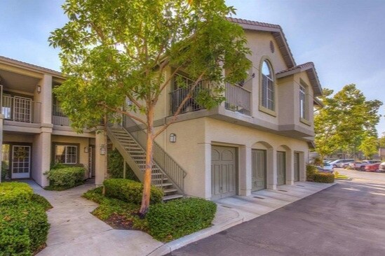 Upstairs unit over garage - 129 Chaumont Cir