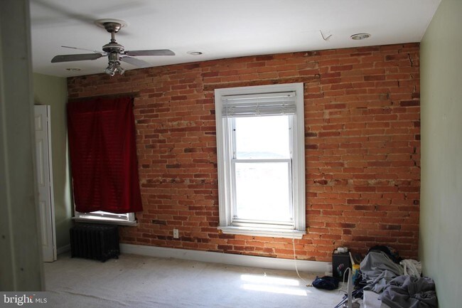 Building Photo - 436 Leverington Ave