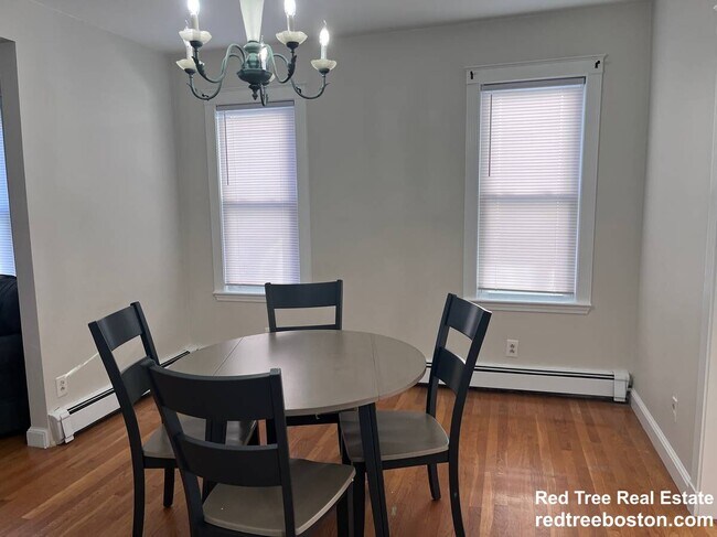 Building Photo - 147 Wrentham St