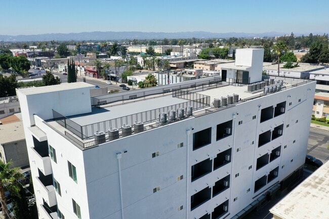 Foto del edificio - 8802 Van Nuys Blvd