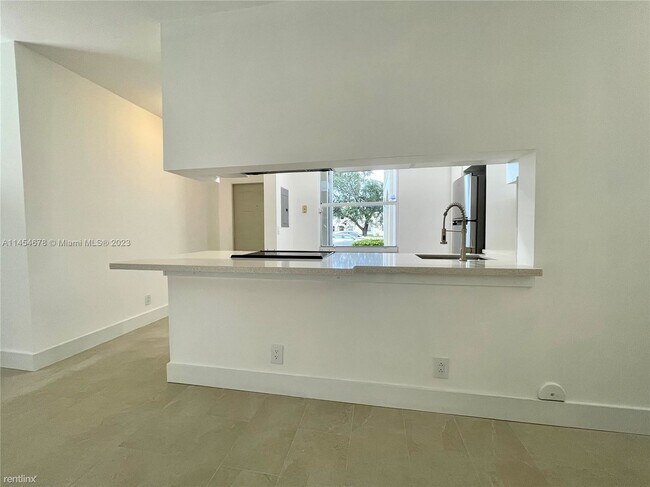 Building Photo - 3 br, 2 bath House - 21250 NE 8th Pl Apt 3 1