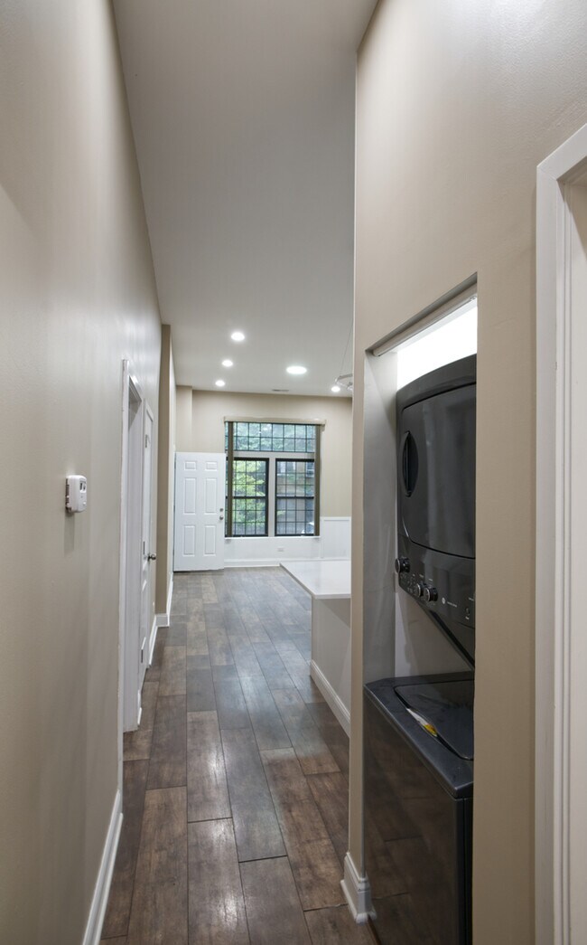 Foto del edificio - 2718 W Monroe St
