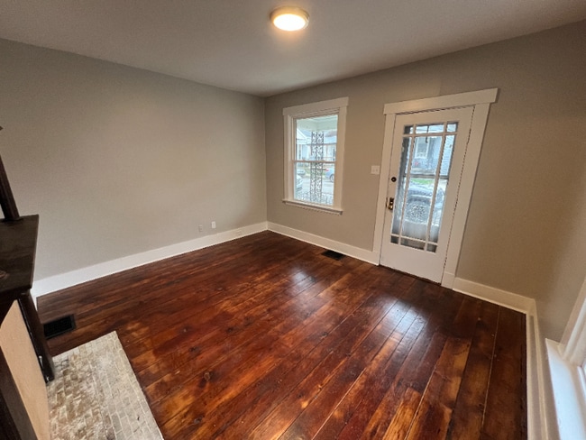 Building Photo - 509 7th Ave