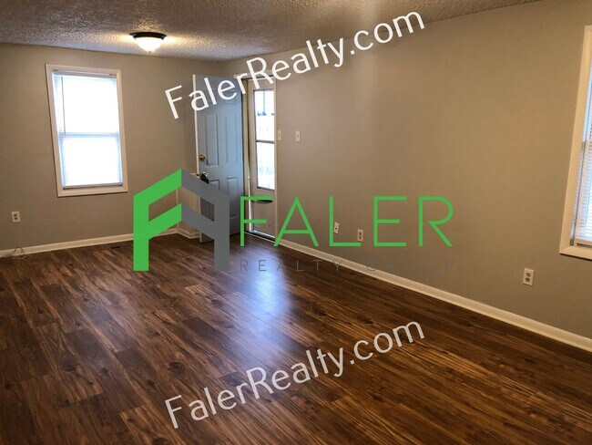 Foto del edificio - Huge Yard and Charming Home!