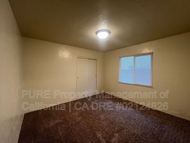 Building Photo - 208 Ford St