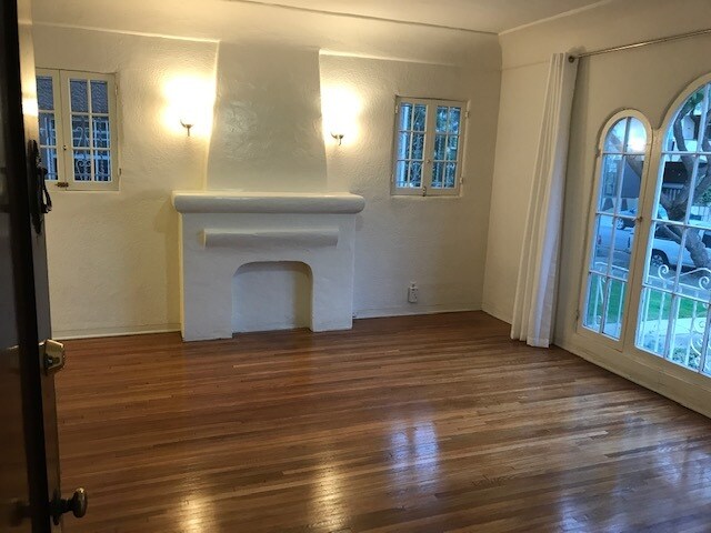 Foto del edificio - 519 N Hayworth Ave