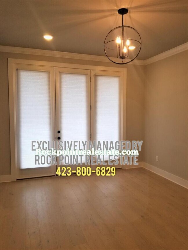 Building Photo - 418 Ziegler St