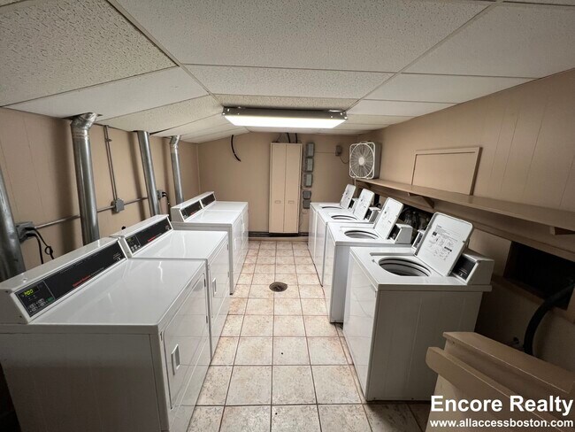 Foto del edificio - 245 Main St