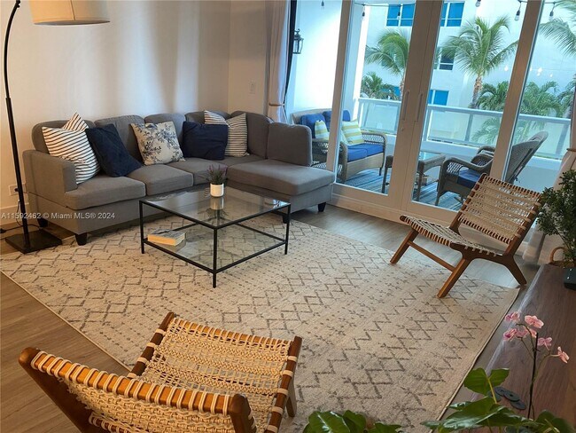 Building Photo - 5005 Collins Ave