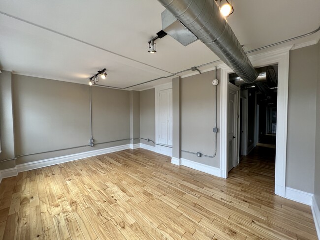 Building Photo - 92 S Main St