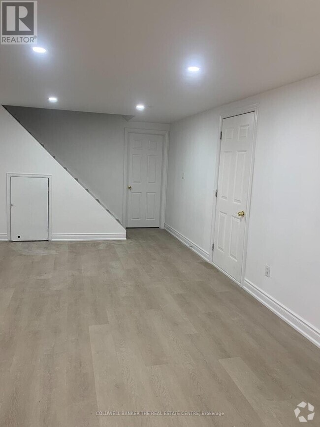 Building Photo - 21 Hawkstone Crescent