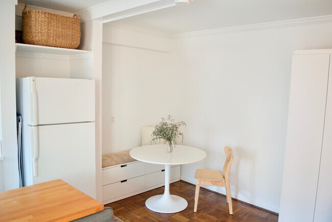 Foto del edificio - 2130 N St NW