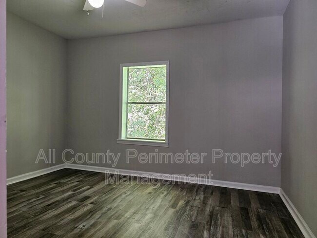 Building Photo - 534 County Rd Private