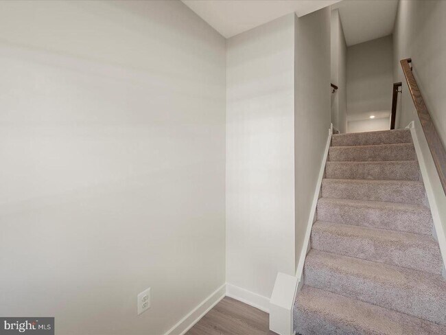 Building Photo - 17 Lyriq Ct