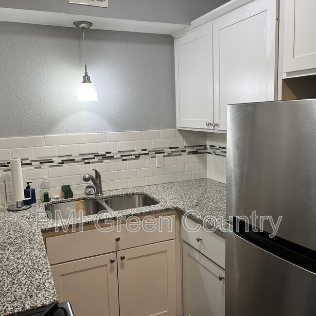Foto del edificio - 1313 E 48th St