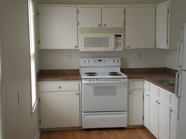 Building Photo - 810 Corunna Ave