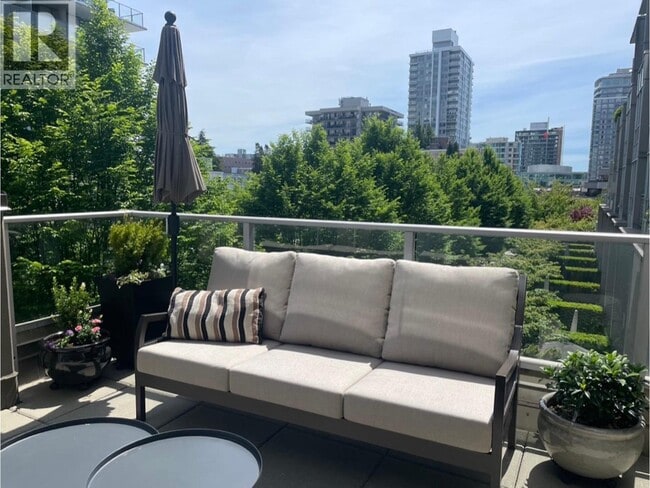 Photo du bâtiment - 135 E 17th Ave