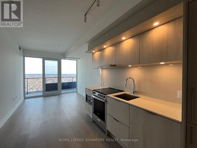 Photo du bâtiment - 448 Burnhamthorpe Rd W