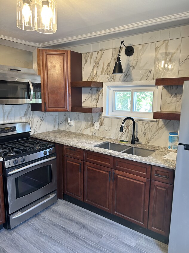 Foto principal - 913 4th St N