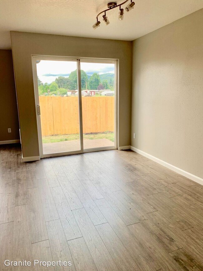 Foto del edificio - 680 N Cloverleaf Loop