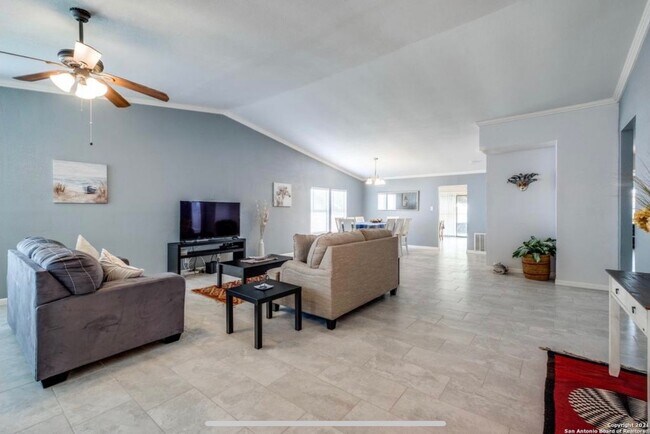 Building Photo - 10539 Country Flower