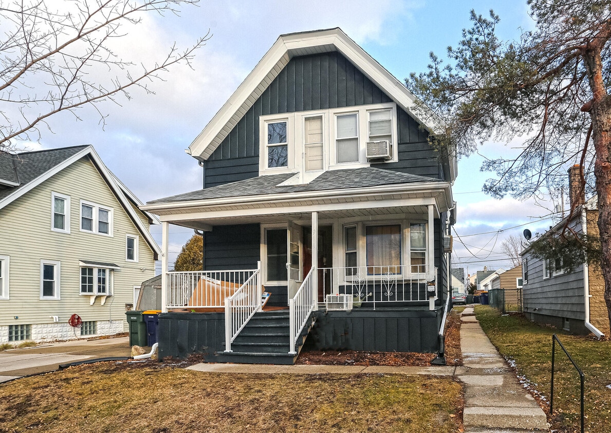 1914 S 70th St, West Allis, WI 53219 Townhome Rentals in West Allis