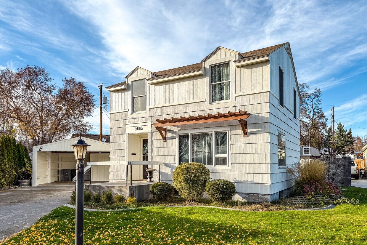 Primary Photo - Riverfront 3-Bedroom Historical Richland Home