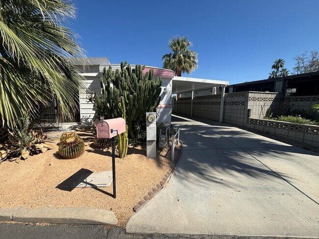Foto del edificio - 70260 Bing Crosby Dr