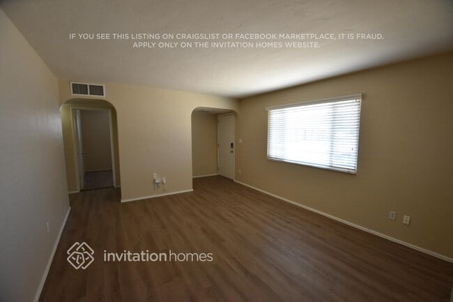 Building Photo - 3026 W Lawrence Ln