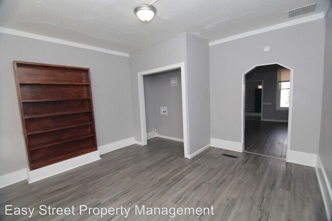 Building Photo - 2 br, 1 bath House - 1424 W. 3rd St.