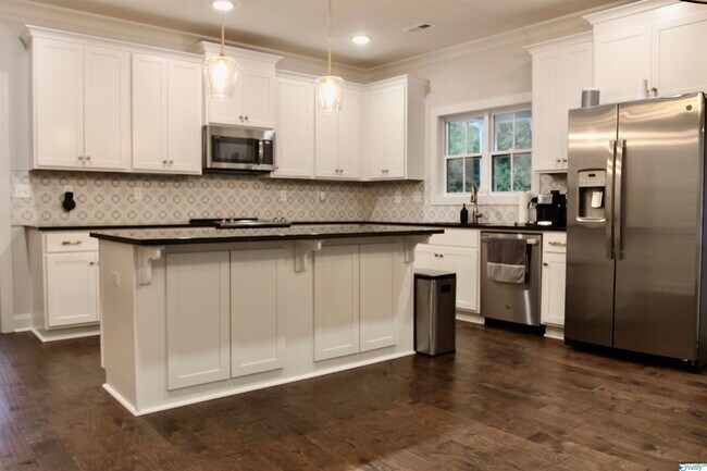 Foto del edificio - 1736 McCullough Ave NE