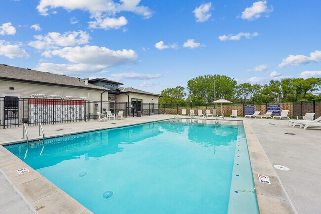 Piscina en Capriana Homes - Capriana