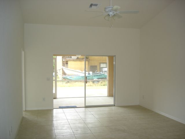 Building Photo - 1005 Country Club Blvd