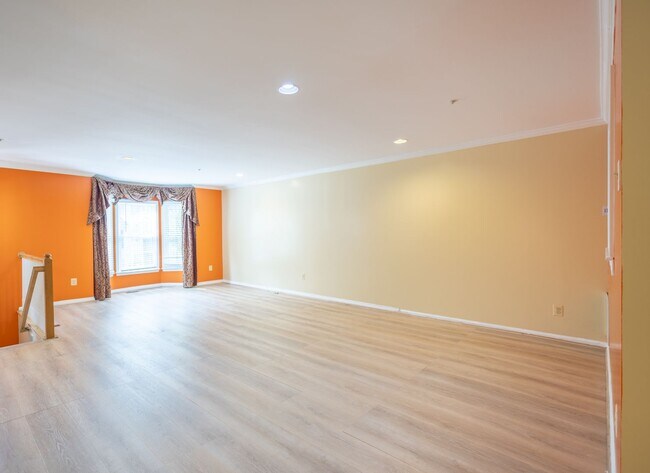 Foto del edificio - Charming 3 BR/2.5 BA Townhome in Silver Sp...