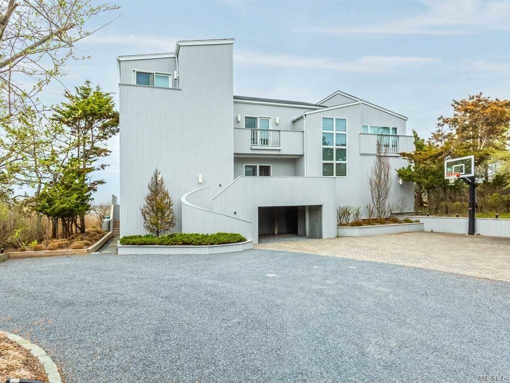 Primary Photo - 16 Dune Rd